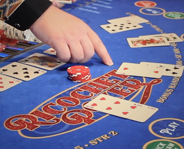 Playing Ricochet Poker